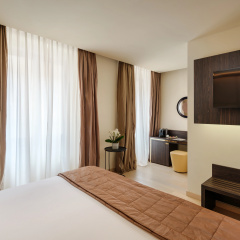 The Square Hotel thumbnail 18