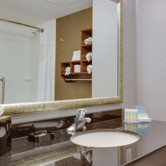 Hampton Inn & Suites Philadelphia/Bensalem thumbnail 7