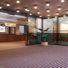 Latroupe Prado Hostel - Bild 1