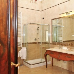 Pesaro Palace - Bild 9