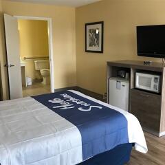 Days Inn by Wyndham Cape Carteret near Emerald Isle in Cape Carteret, United States of America from 116$, photos, reviews - zenhotels.com guestroom photo 3