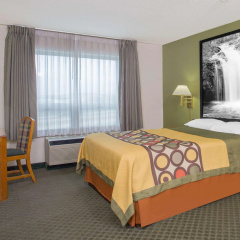 Super 8 By Wyndham Madison East thumbnail 16