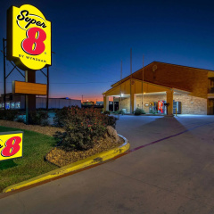 Super 8 by Wyndham Pleasanton thumbnail 15