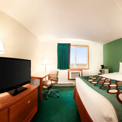 Super 8 by Wyndham West Fargo Main Ave ND thumbnail 5