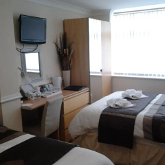 Surrey House Hotel thumbnail 2