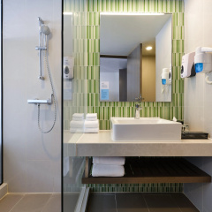 Holiday Inn Express Bangkok Sukhumvit 11 by IHG thumbnail 8