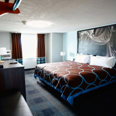 Super 8 by Wyndham Pueblo thumbnail 3