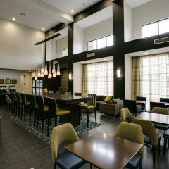 Hampton Inn & Suites Dallas/Ft. Worth Airport South thumbnail 16