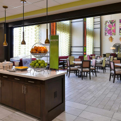 Hampton Inn & Suites Dallas Market Center thumbnail 26