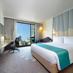 Holiday Inn Express Bangkok Sukhumvit 11 by IHG thumbnail 3