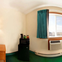 Super 8 by Wyndham West Fargo Main Ave ND thumbnail 8