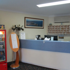 Sun Palms Motel thumbnail 2