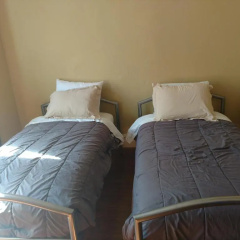 Yale Hotel thumbnail 5