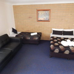 Cotswold Motor Inn