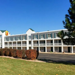 Super 8 By Wyndham Madison East thumbnail 4