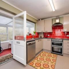 3 Bed Renovated Bungalow - 3 car or RV pkg - Garden in Southampton, United Kingdom from 327$, photos, reviews - zenhotels.com photo 29