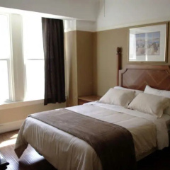 Yale Hotel thumbnail 13