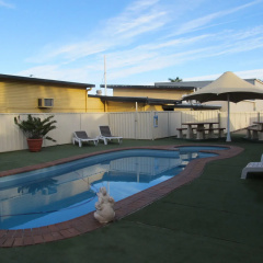 Sun Palms Motel thumbnail 19