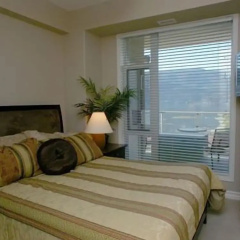 Sunset Waterfront Resort by KelownaGo thumbnail 2