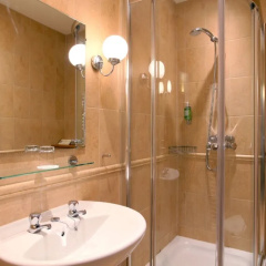 The Royal Lion Hotel thumbnail 8