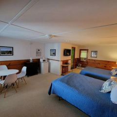 Yardarm Motel thumbnail 10