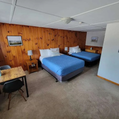 Yardarm Motel thumbnail 4