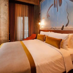 The Public Hotel thumbnail 14
