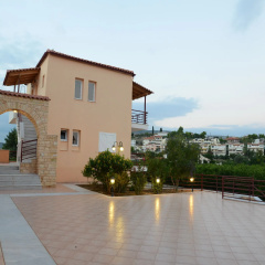 Marias Filoxenia Suites Apart-Hotel thumbnail 1