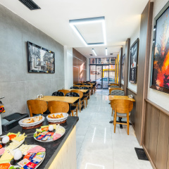 Luxury Life Suites Hotel - Bild 7