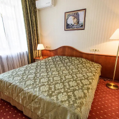 Neftyanik Na Tolstogo Business Hotel