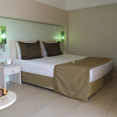 Ambassador Plaza Hotel - Bild 15