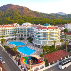 Pineta Park Deluxe Hotel - Bild 1