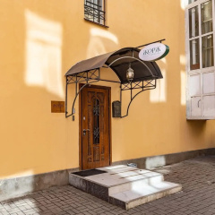 listing card gallery