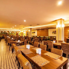 Ambassador Plaza Hotel - Bild 12