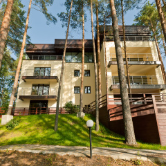 Гостиница Загородный курорт Аврора клуб в Полянах отзывы, цены и фото номеров - забронировать гостиницу Загородный курорт Аврора клуб онлайн Поляны вид на фасад фото 3