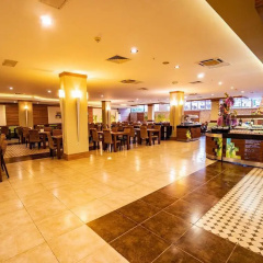 Ambassador Plaza Hotel - Bild 11