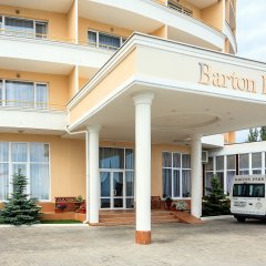 Barton Park в Алуште - забронировать гостиницу Barton Park, цены и фото номеров Алушта вид на фасад фото 3
