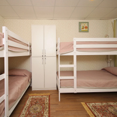 FullHouse Hostel