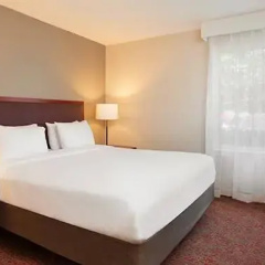 1 Bedroom Double Suite full double bed