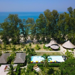 Long Beach Chalet Hotel - Bild 1