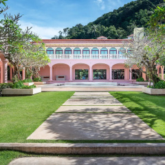 Centara Grand Beach Resort Phuket Hotel - Bild 1