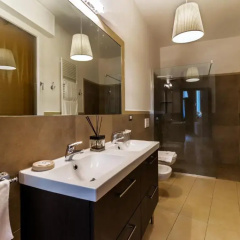 051 Room & Breakfast thumbnail 7