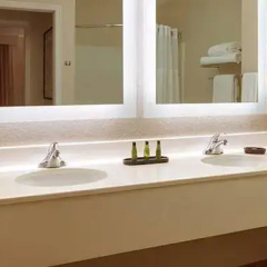 1 Bedroom Double Suite full double bed