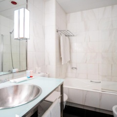Quatro Puerta Del Sol Hotel - Bild 19