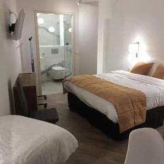 Ferney République Hotel - Bild 3
