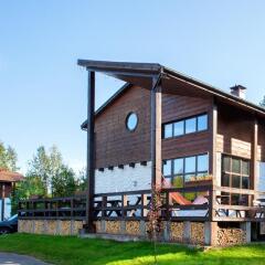 Гостиница Chalet Royale в Краснофлотском отзывы, цены и фото номеров - забронировать гостиницу Chalet Royale онлайн Краснофлотское вид на фасад фото 3