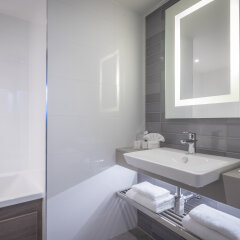 Clayton Hotel Dublin Airport in Dublin, Ireland from 202$, photos, reviews - zenhotels.com bathroom