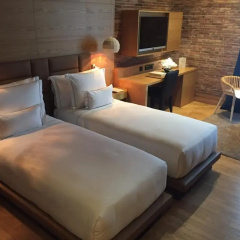 Monument Hotel thumbnail 10