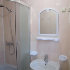 Гостиница Guest House Parus в Курортном отзывы, цены и фото номеров - забронировать гостиницу Guest House Parus онлайн Курортное ванная фото 2