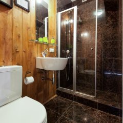 Гостиница Chalet Royale в Краснофлотском отзывы, цены и фото номеров - забронировать гостиницу Chalet Royale онлайн Краснофлотское ванная